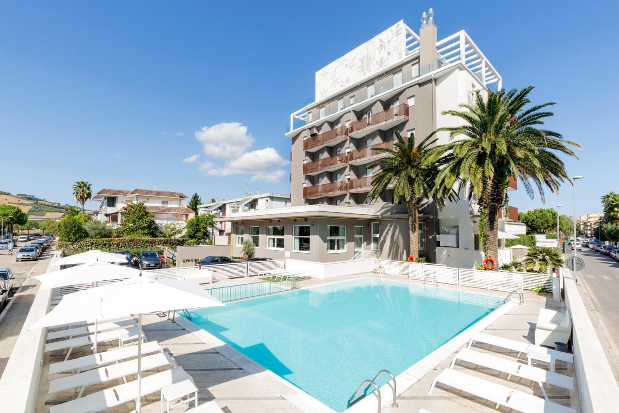 Hotel Bernard Сан-Бенедетто-дель-Тронто Екстер'єр фото