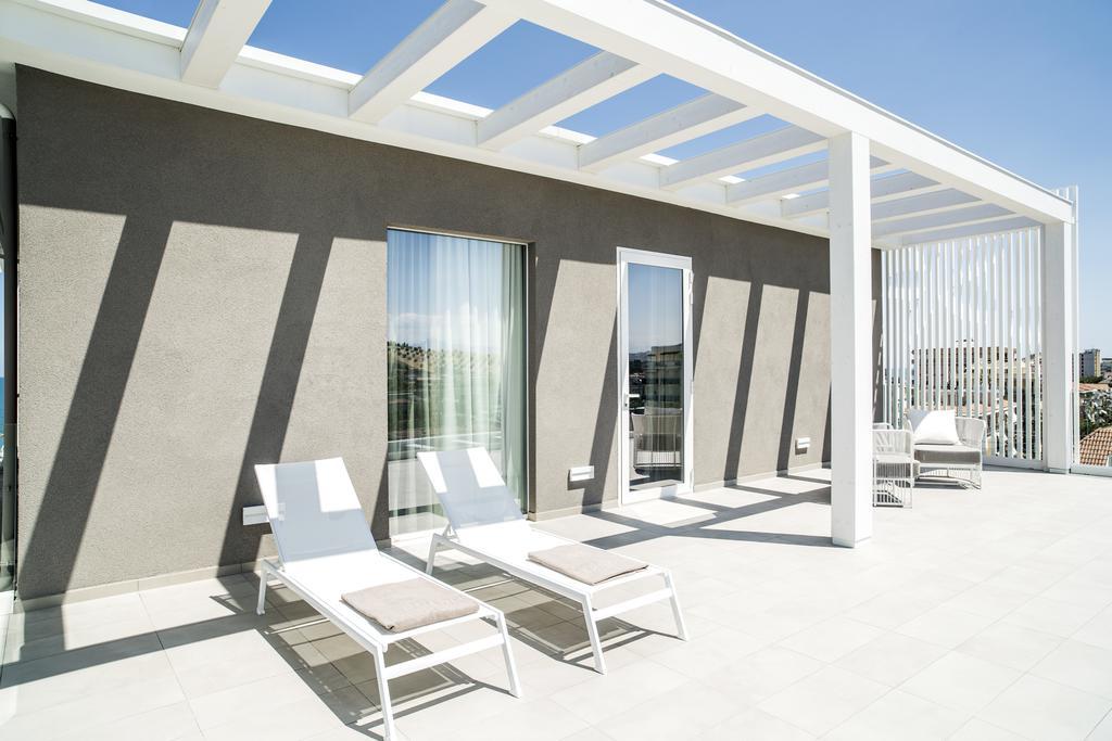 Hotel Bernard Сан-Бенедетто-дель-Тронто Екстер'єр фото
