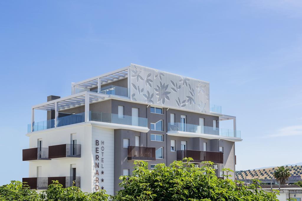 Hotel Bernard Сан-Бенедетто-дель-Тронто Екстер'єр фото