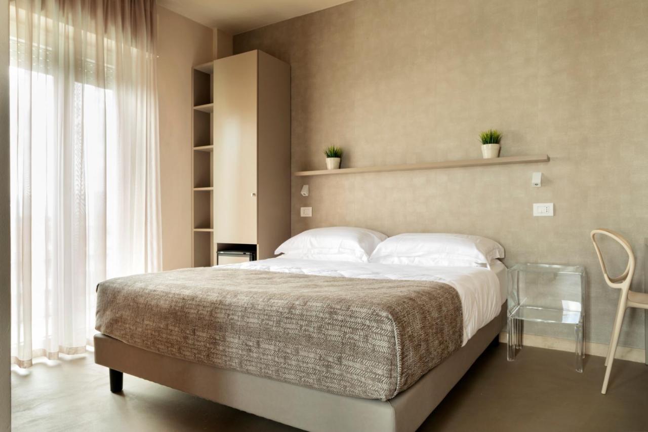 Hotel Bernard Сан-Бенедетто-дель-Тронто Екстер'єр фото